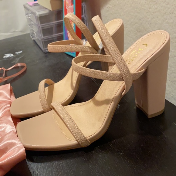 Heels - Picture 2 of 3